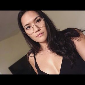 Meet your Posher, Dee dee